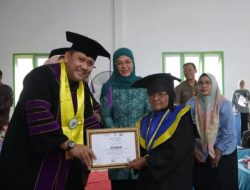 Salut dan Bangga, Bupati Merangin M. Syukur Wisuda 150 Lansia Tangguh S1 dan S2 di Pamenang Barat